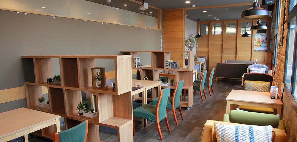 PATISSERIE ELSUN CAFE＆DINING EAST店内画像01